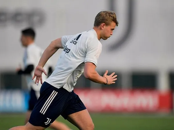 Matthijs de Ligt kembali ke susunan pemain utama Juventus saat hadapi Cagliari.