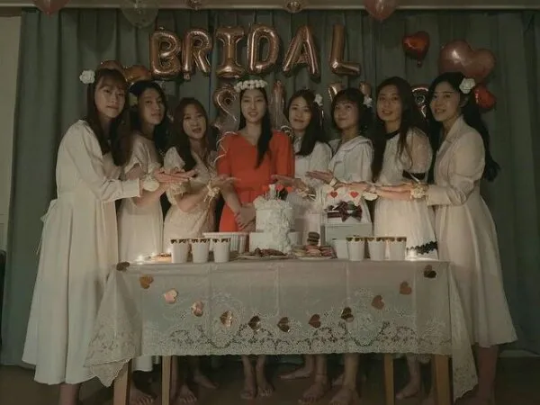 Sung Ji Hyun dan Son Wan Ho Posting Foto Pranikah Bersama Timnas Korea Selatan