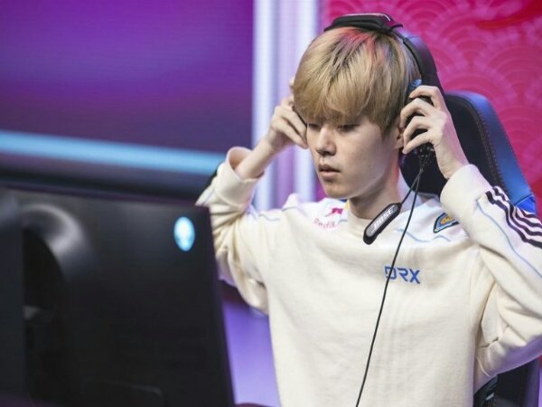 AD Carry Deft Resmi Pindah ke Hanwha Life Esports