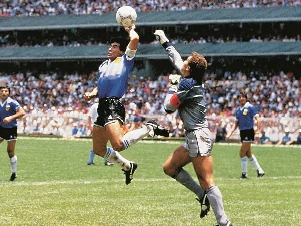 Diego Maradona disebut tidak sportif.