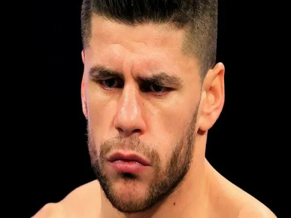 Florian Marku Tandatangani Kesepakatan dengan Matchroom Boxing