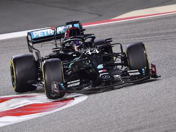 Lewis Hamilton rajai balapan GP Bahrain 2020.