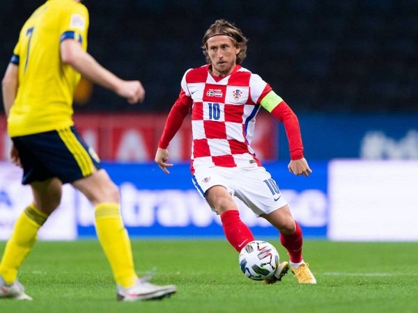 Ditaksir Duo Milan, Luka Modric Buka Peluang Hijrah Ke Serie A?