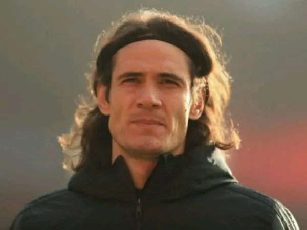 menurut Paul Ince, Edinson Cavani sebaikny tidak strt untuk Manchester United