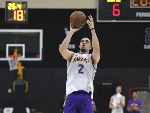 Detroit Pistons beri kontrak kepada LiAngelo Ball.