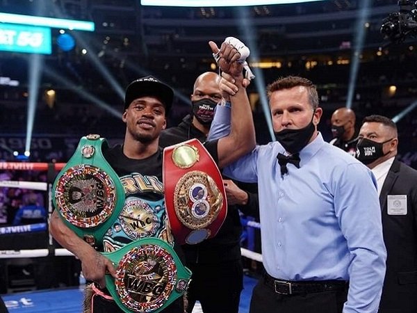 Errol Spance Pertahankan Gelar Juara Usai Tumbangkan Danny Garcia
