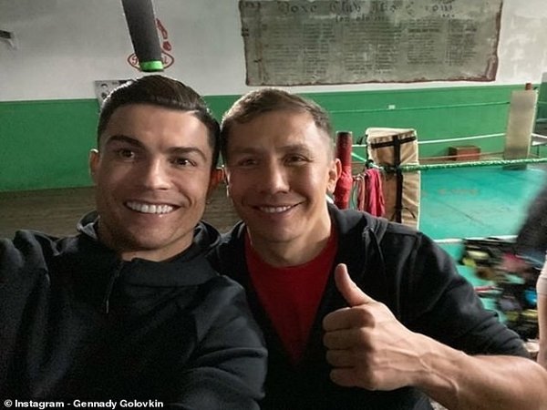 Ketimbang Sepakbola, CR7 Ternyata Lebih Suka Nonton UFC