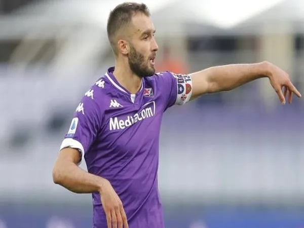German Pezzella senang bukan main usai Fiorentina menang 3-0 atas Juventus (23/12) / via EPA