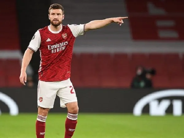 Barcelona dikabarkan sedang melakukan negosiasi dengan Shkodran Mustafi.