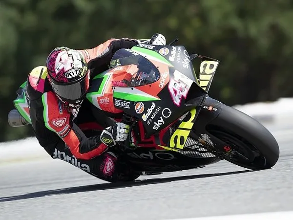 Motor Aprilia yang tak kunjung kompetitif buat Aleix Espargaro frustasi.