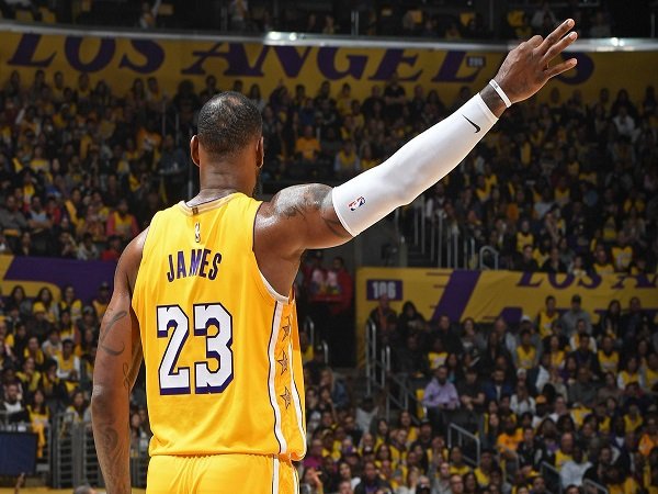 Isiah Thomas Pilih LeBron James Sebagai Pemain Terbaik Versinya