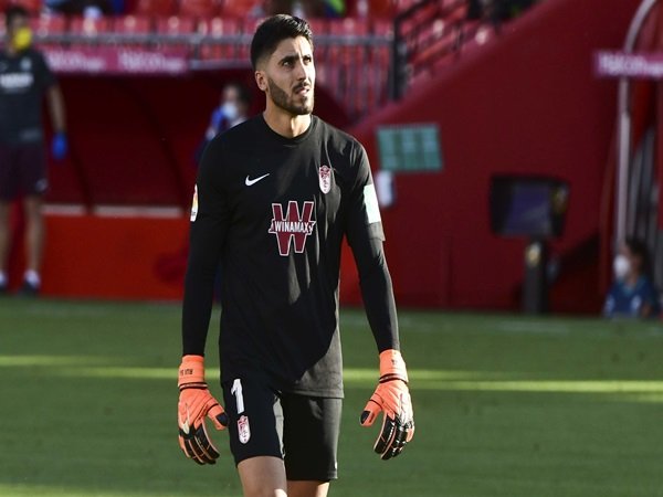 Lazio Incar Servis Kiper Granada Gantikan Pepe Reina