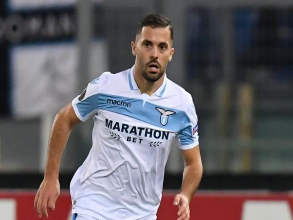 Lazio Siap Lepas Dua Defender Tak Dibutuhkan Januari Ini