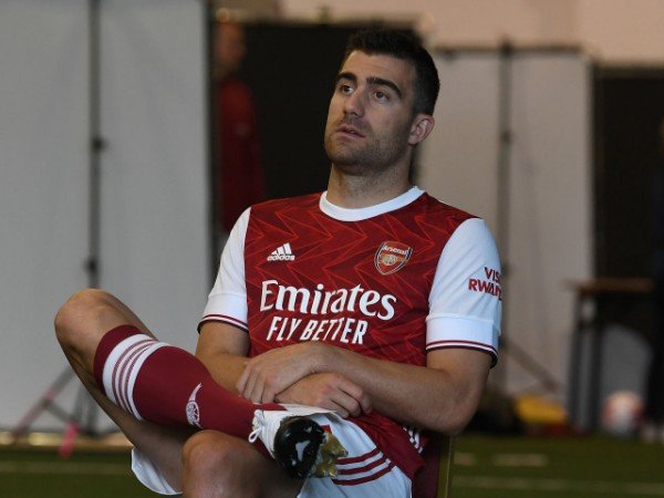 Sokratis Papastathopoulos Capai Kesepakatan dengan Fenerbahce?