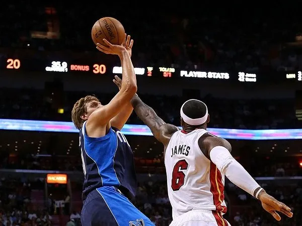 Dirk Nowitzki pernah membenci LeBron James ketika masih aktif bermain.