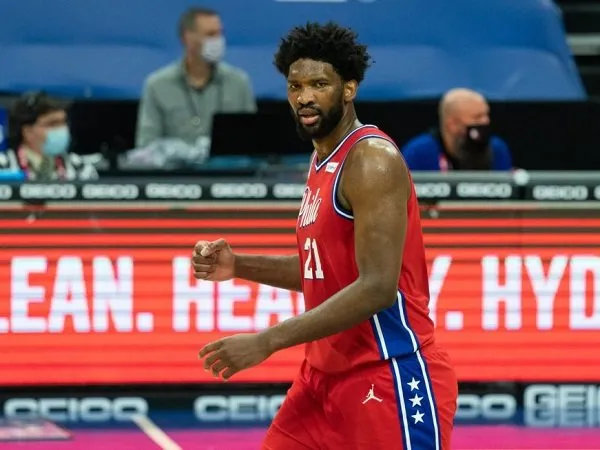 Joel Embiid jalani masa karantina efek dari Seth Curry yang terpapar COVID-19.