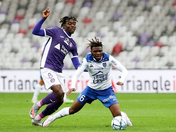 Serius Ingin Rekrut Kouadio Kone, Milan Gelar Negosiasi dengan Agennya