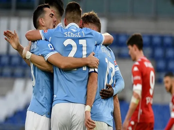 Lazio merayakan kemenangan atas Fiorentina pekan lalu