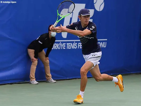 Alex De Minaur melenggang ke final Antalya Open 2021