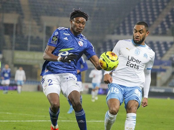 Milan Bakal Naikkan Tawaran untuk Bek Strasbourg Mohamed Simakan