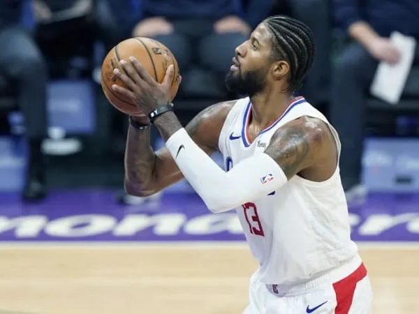 Marcus Morris terkesan lihat peningkatan performa Paul George di musim 2021.