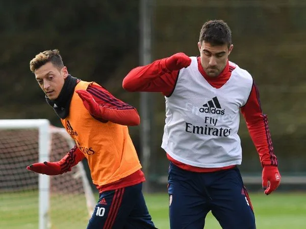 Mikel Arteta tidak mau kasus Mesut Ozil dan Sokratis terulang di Arsenal.