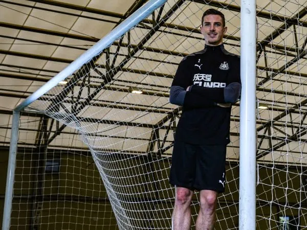 Newcastle United Beri Kontrak Baru Kepada Ciaran Clark