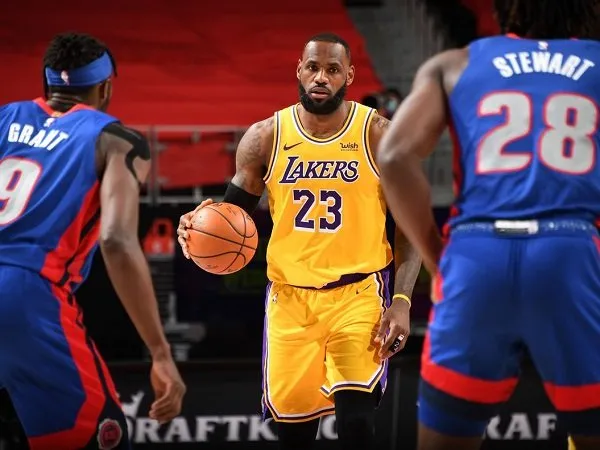 Detroit Pistons buat Los Angeles Lakers telan pil pahit.
