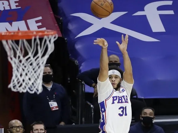 Stephen Curry kaget adiknya bisa tampil apik bersama Philadelphia 76ers.