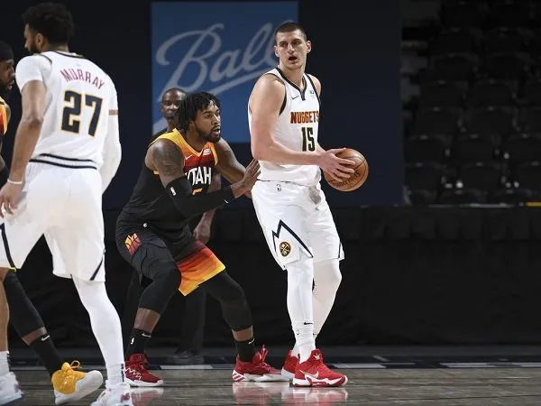 Nikola Jokic jadi kunci kemenangan Denver Nuggets atas Utah Jazz.