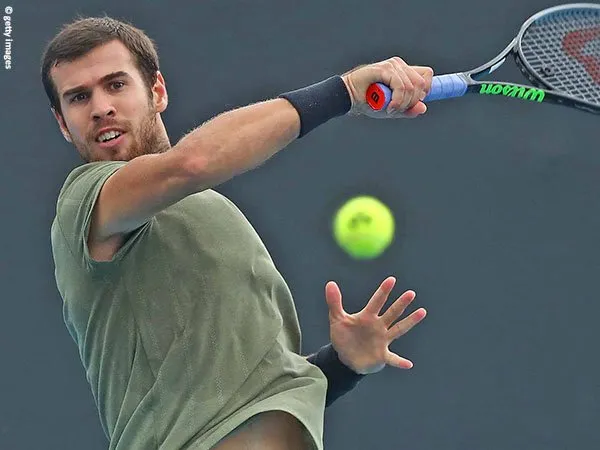 Karen Khachanov melaju ke perempatfinal pertama pada musim 2021 di Great Ocean Road Open 2021