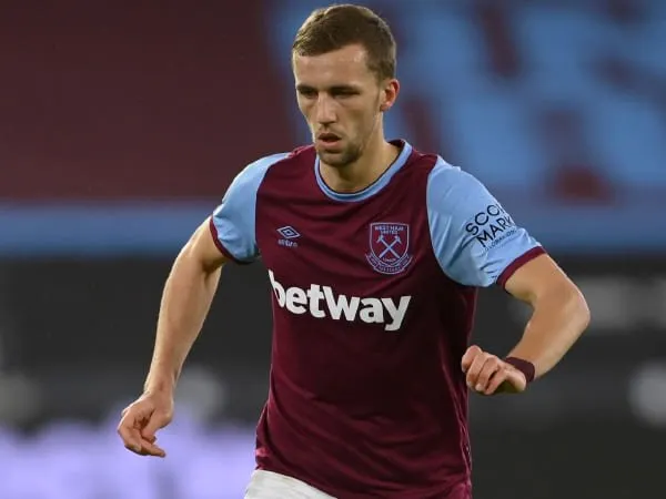 Soucek Kecewa Wasit yang Berinya Kartu Merah Dapat Pelecehan Online