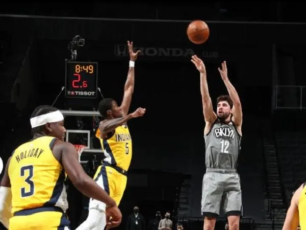 Small Forward Brooklyn Nets, Joe Harris saat melawan Indiana Pacers.