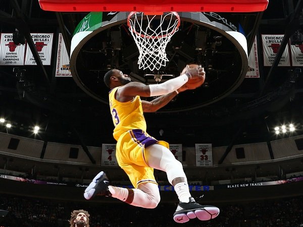 LeBron James Punya Alasan Khusus Tak Pernah Ikut Slam Dunk Contest