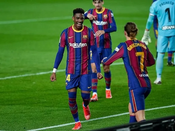 Perkuat Pertahanan, Milan Bidik Duo Bek Sayap Barcelona