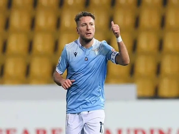 Signori memuji Immobile