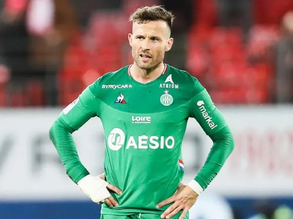 Cabaye Resmi Putuskan Pensiun Pada Usia 35 Tahun