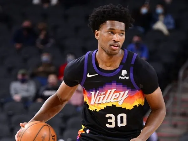 Los Angeles Lakers sodorkan kontrak 10 hari kepada Damian Jones.