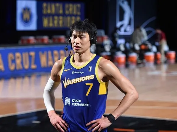 Steve Kerr acungi jempol keberanian Jeremy Lin angkat suara terkait rasisme.