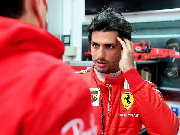 Carlos Sainz Jr bertekad untuk saingi Lewis Hamilton dan Mercedes.