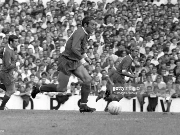 Legenda Liverpool Ian St John telah meninggal dunia pada 82 tahun