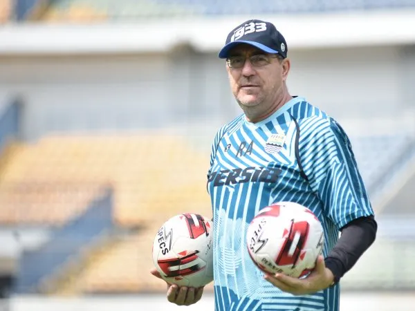 Bidik Lilipaly dan Ezra, Robert Terkendala Transfer Budget