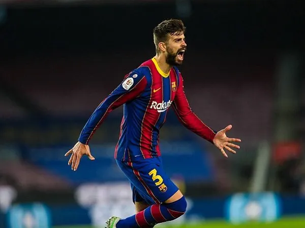 Gerard Pique kembali ramaikan ruang perawatan Barcelona.