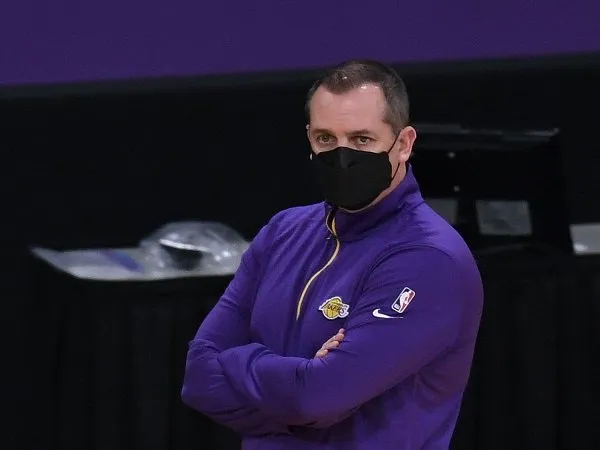 Frank Vogel ungkap alasannya cadangkan Harrell dan Jones.