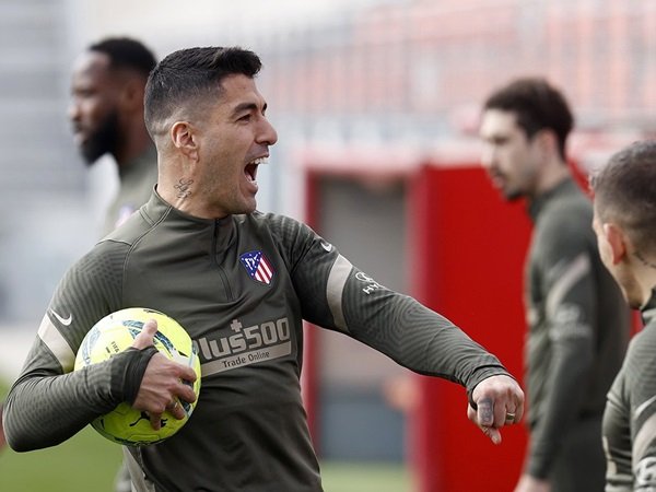 Forlan Klaim Barcelona Lakukan Kesalahan Dengan Melepas Suarez