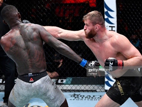 Kalahkan Adesanya, Jan Blachowicz Pertahankan Gelar Kelas Berat Ringan UFC