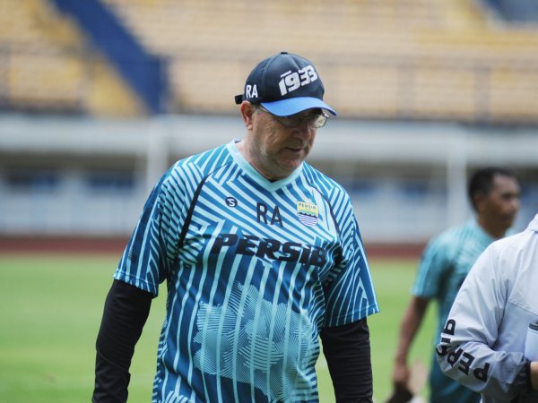 Robert Agendakan Persib Gelar Latih Tanding Melawan Tim PON