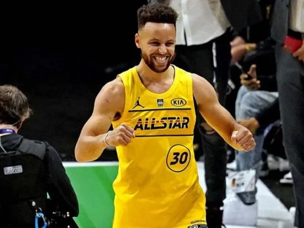 Pebasket Golden State Warriors, Stephen Curry (30) saat berlaga di NBA All-Star.