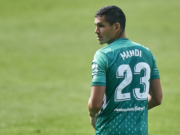 Milan Bersaing dengan Liverpool dan Inter Buru Bek Real Betis Aissa Mandi