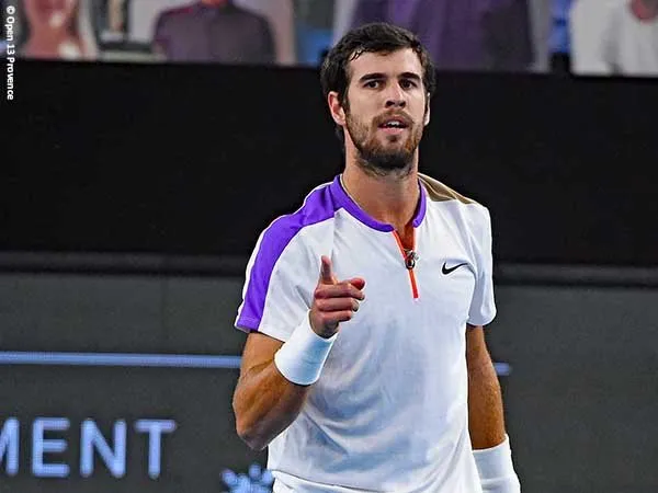 Karen Khachanov melenggang ke perempatfinal di Marseille musim 2021